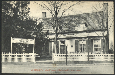 16687 Gezicht op het hotel Buitenlust (Achterweg) te Amerongen.N.B. Na 1945 is de straatnaam Achterweg gewijzigd in ...